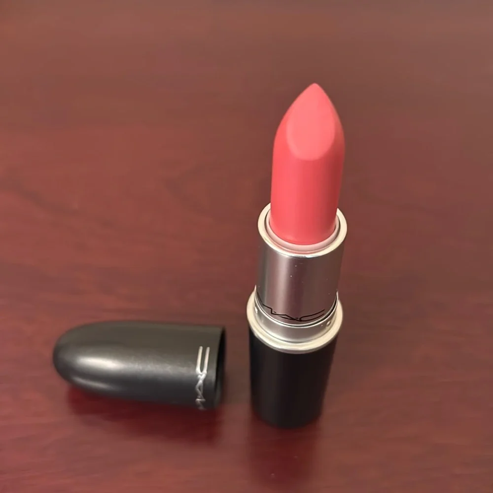 MAC Runway Hit Retro Matte Lipstick light nude matte
